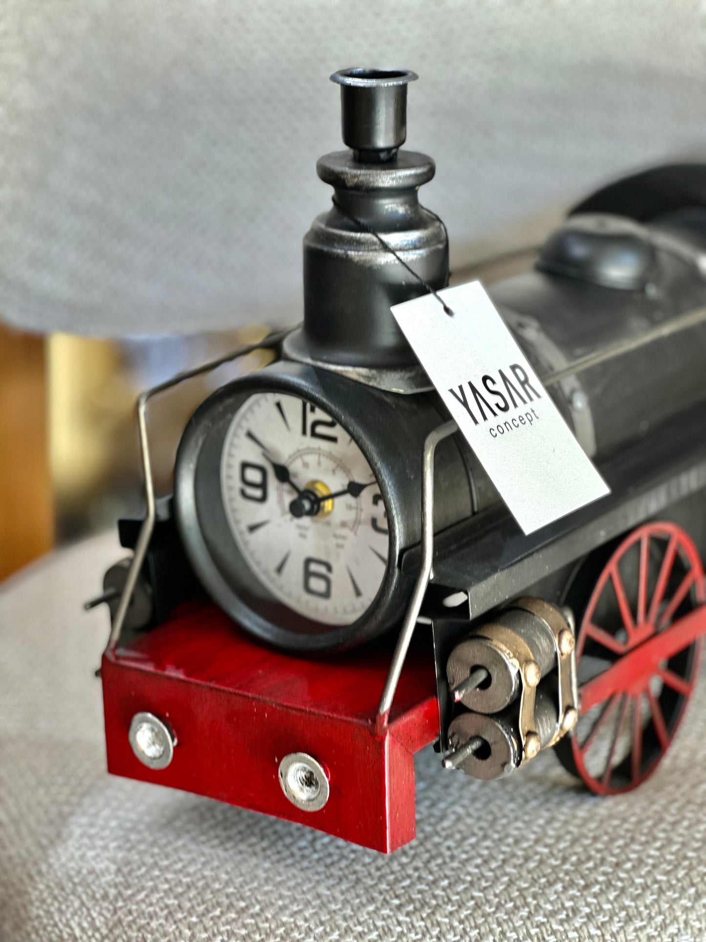 Locmetra Metal Dekoratif Tren Saat Detaylı