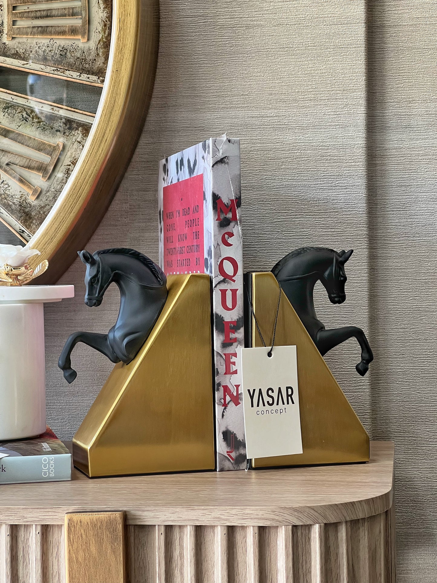 Cavallion At Detaylı Kitap Tutucu