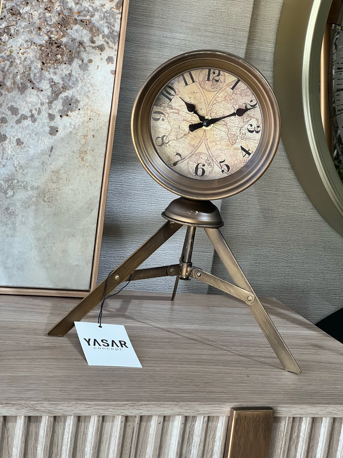 Clastor Tripod Masa Saati 25x32 Cm