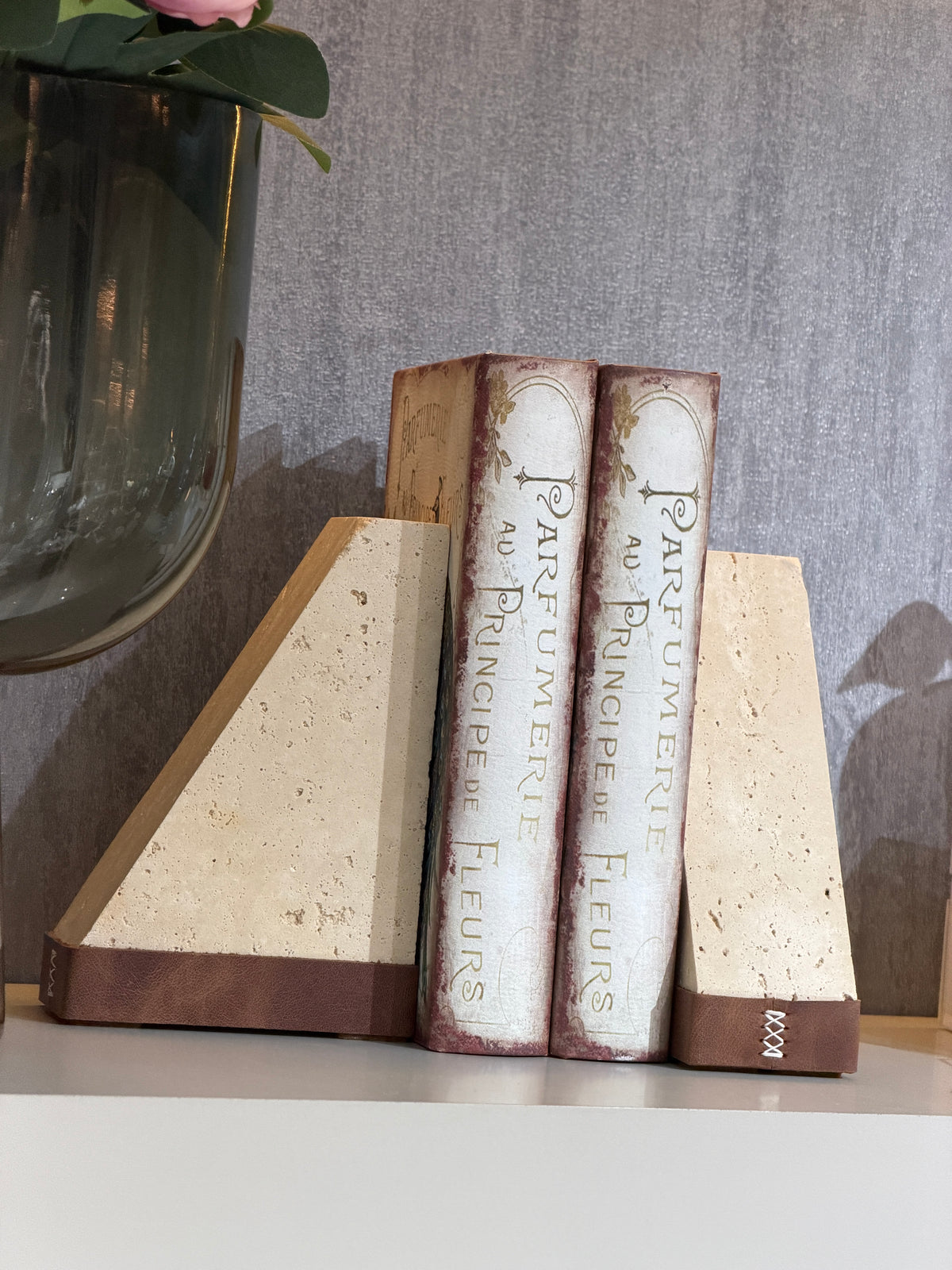 Sovrano Deri Detaylı Traverten Kitap Tutucu