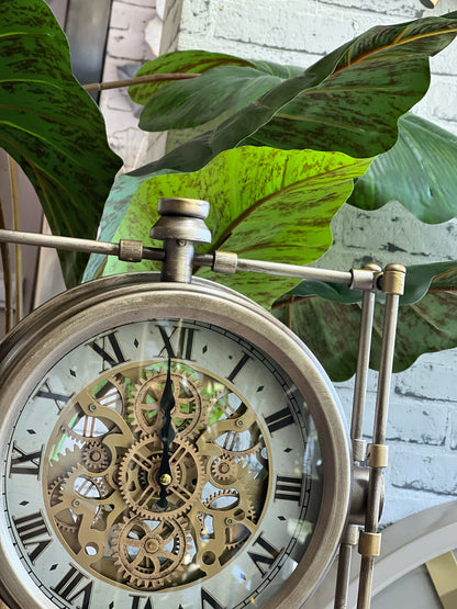 Cogmora Metal Çarklı Masa Saati 31x35 Cm