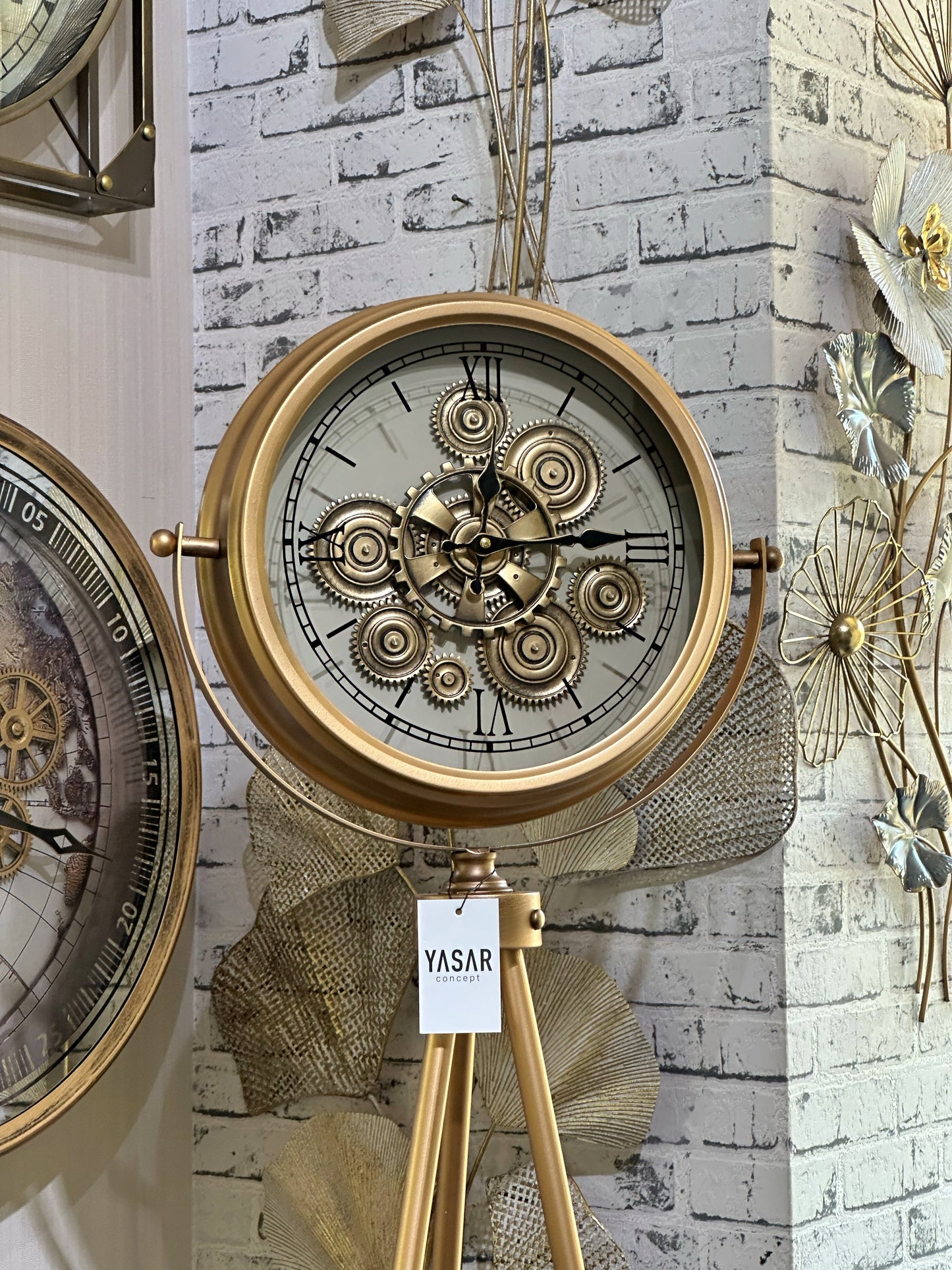 Retrovia Metal Çarklı Tripod Ayaklı Saat