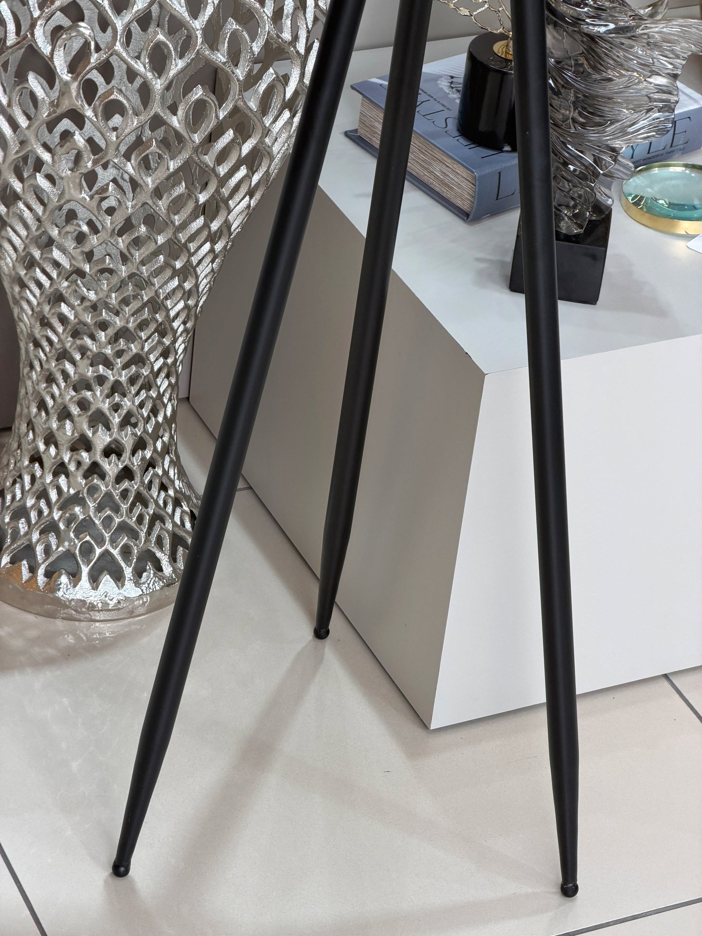 Montorbis Dünya Haritalı Metal Çarklı Tripod Ayaklı Saat