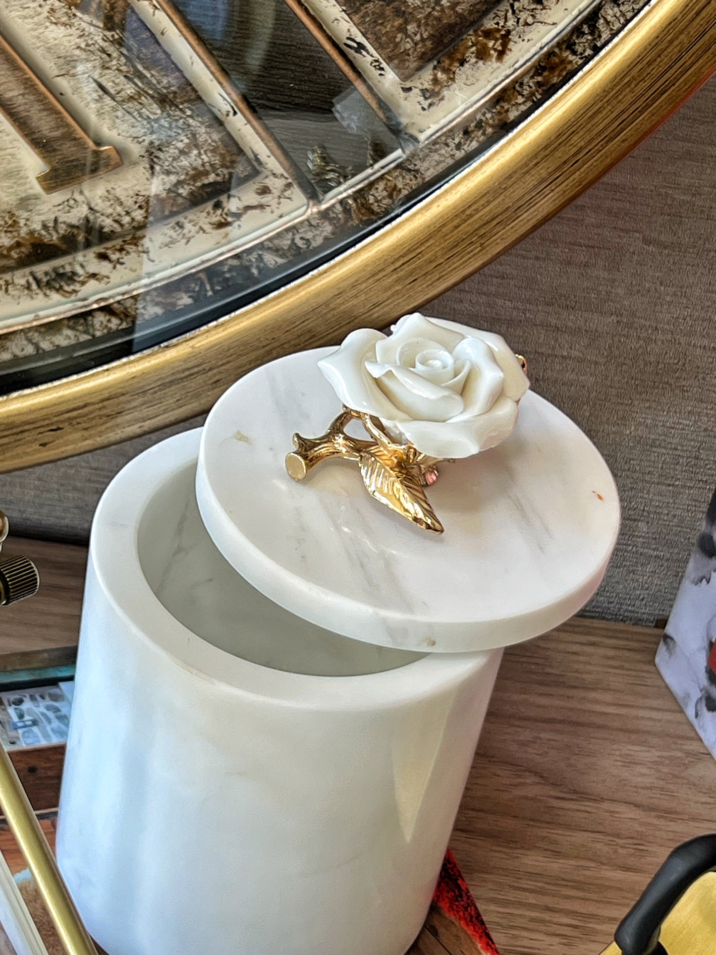 Rosamara Mermer Kutu Porselen Gül Detaylı