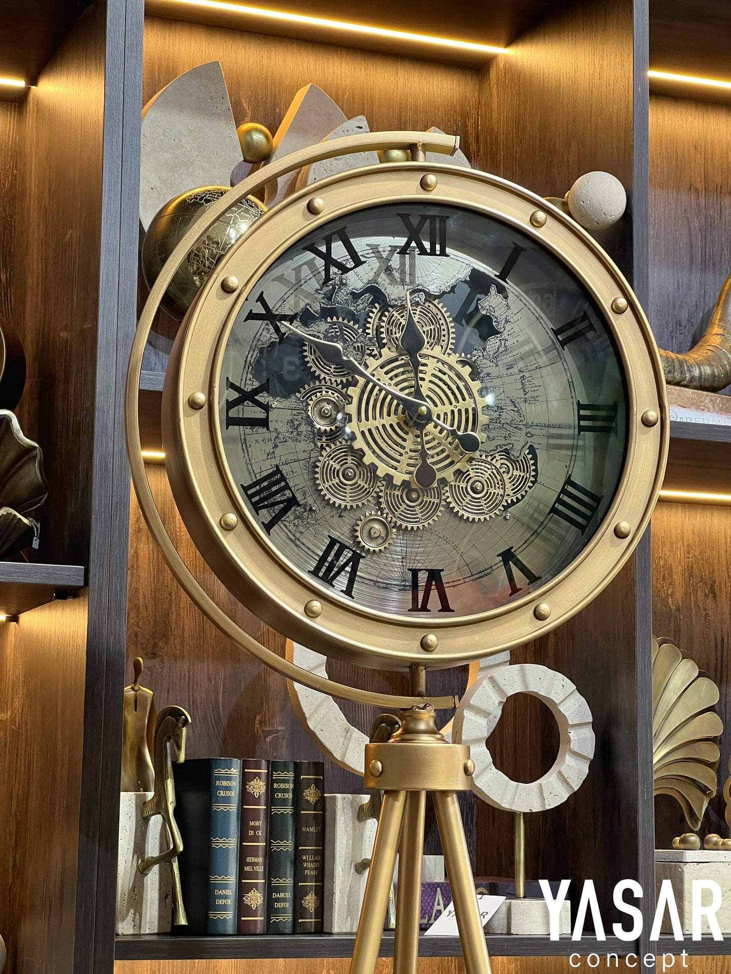 Mecrova Dünya Haritalı Metal Çarklı Tripod Ayaklı Saat