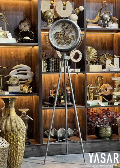 Retrovia Metal Çarklı Tripod Ayaklı Saat Antik Gümüş