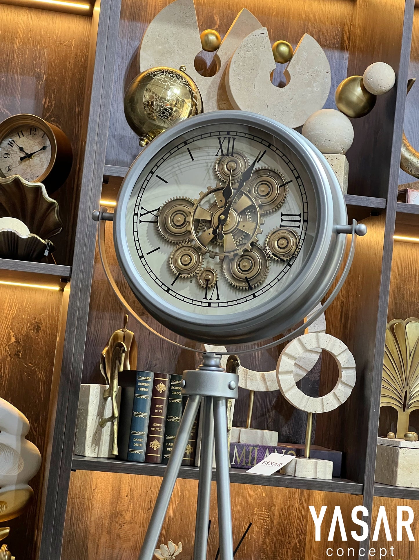 Retrovia Metal Çarklı Tripod Ayaklı Saat Antik Gümüş