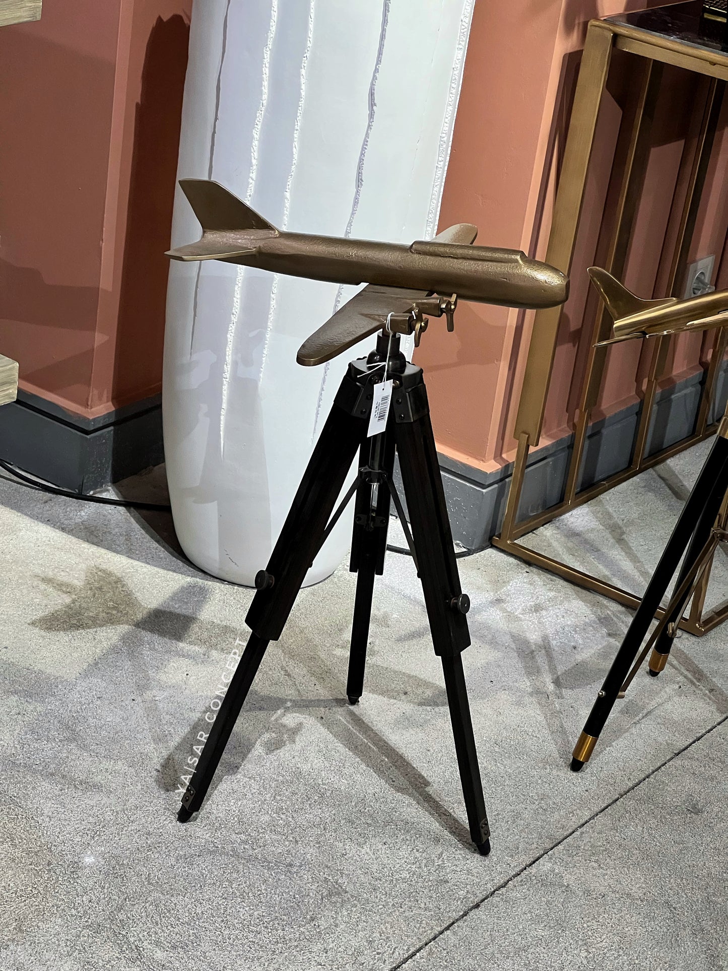 Tripod Ayaklı Uçak Dekor