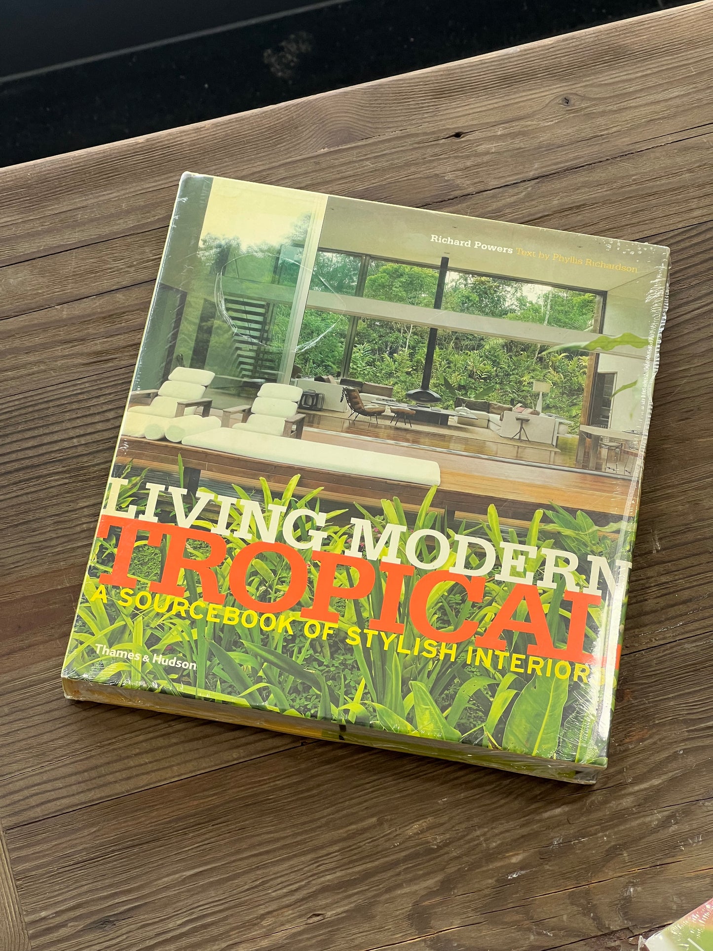 Living Modern Tropical Book (Kitap)