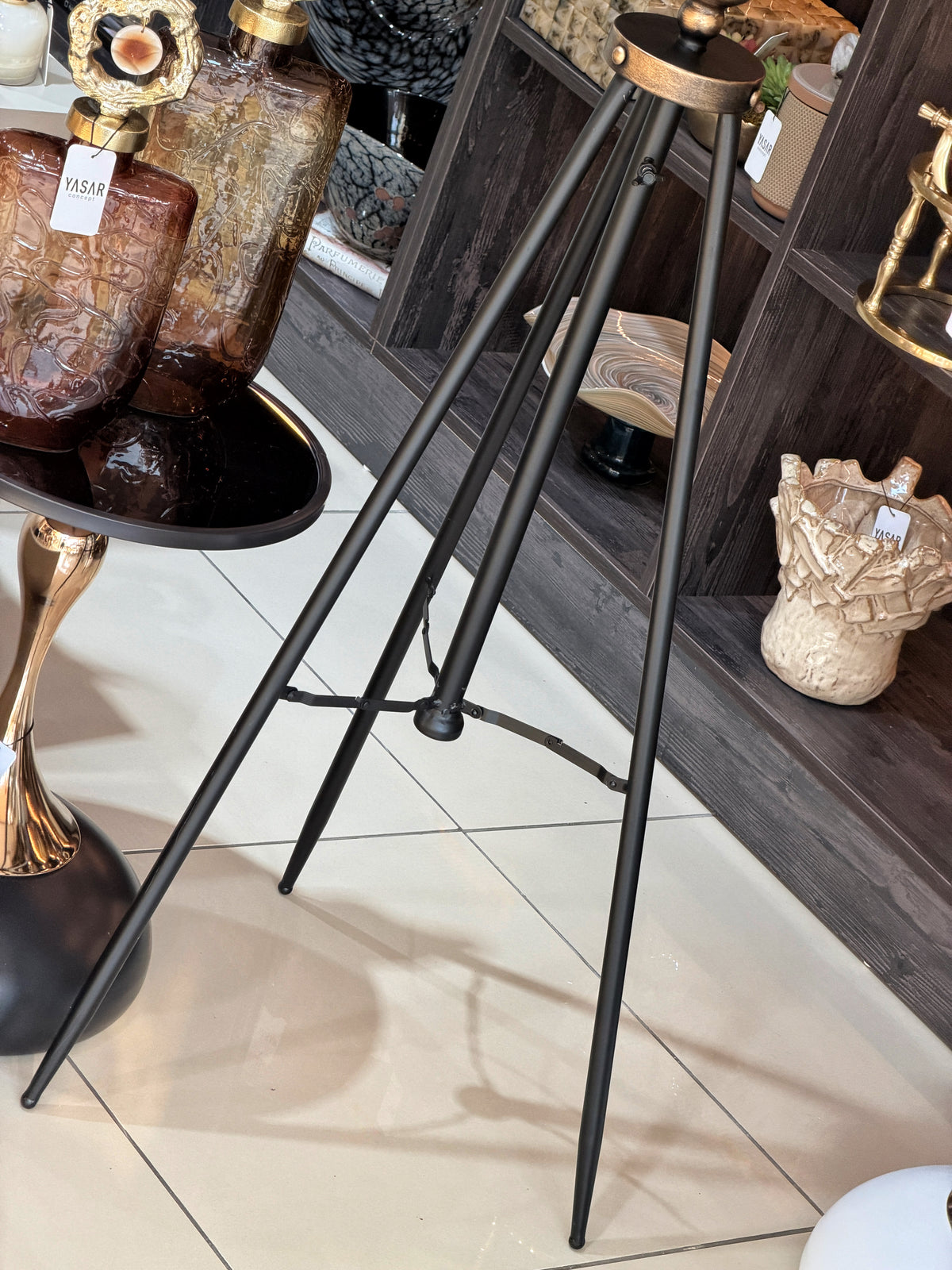 Chronos Metal Çarklı Tripod Ayaklı Saat