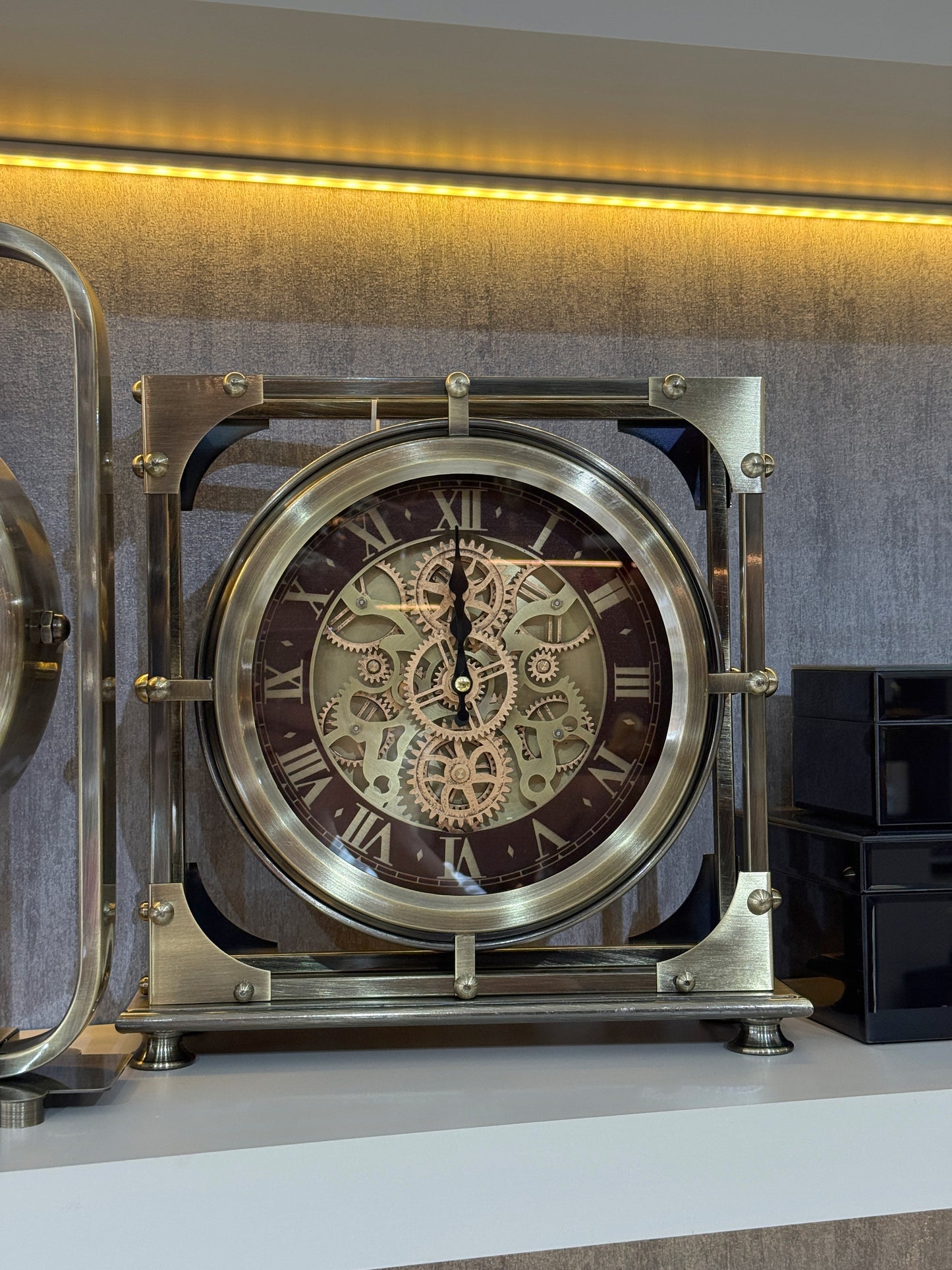 Ferrelis Metal Çarklı Masa Saati 33x33 Cm