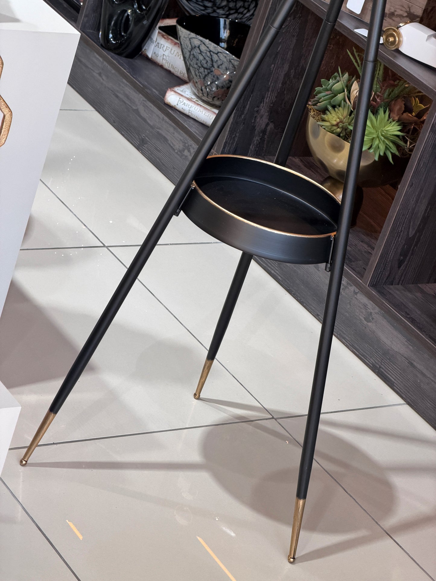 Vintora Dünya Haritalı Metal Çarklı Tripod Ayaklı Saat
