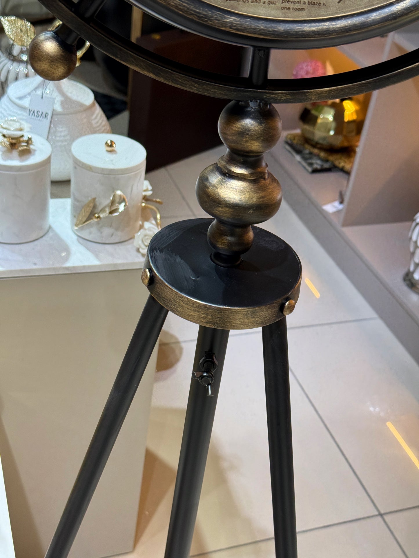 Chronos Metal Çarklı Tripod Ayaklı Saat