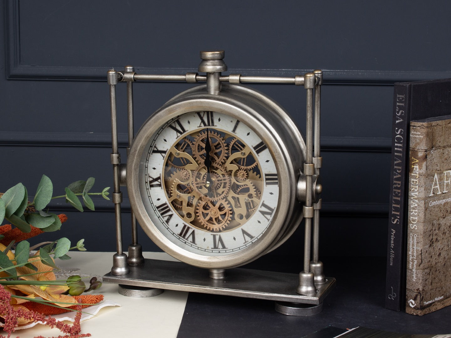 Cogmora Metal Çarklı Masa Saati 31x35 Cm